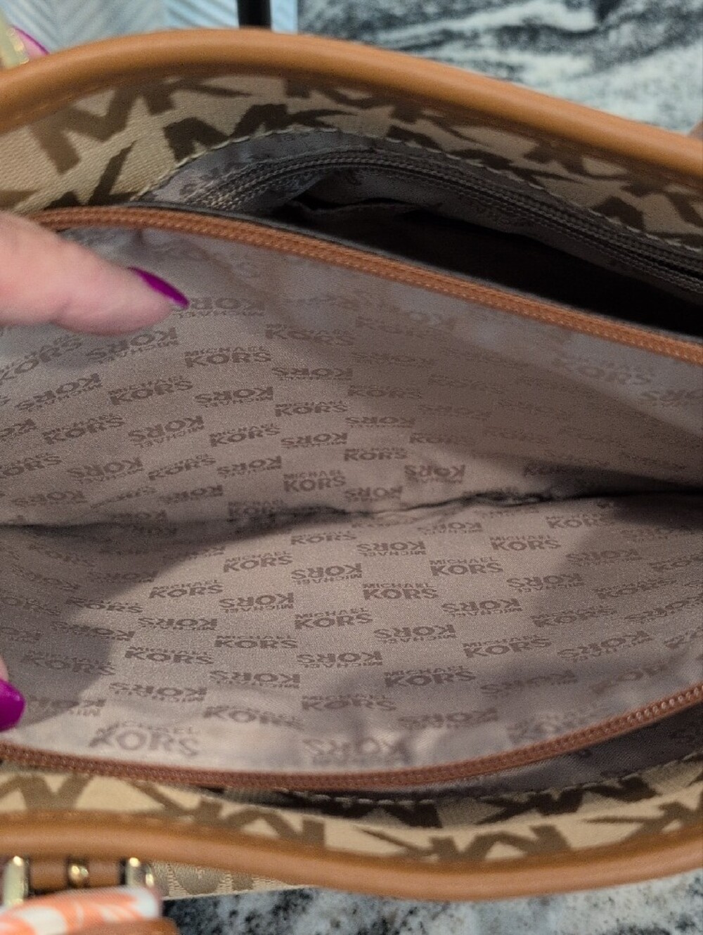 Michael Kors Signature Canvas Tote Bag With Front Pocket - Picture 5 of 13